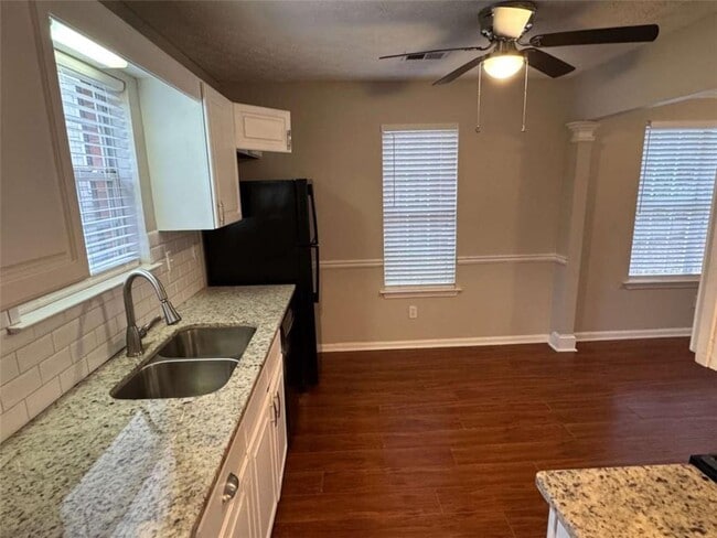 Building Photo - 3047 Regal Park Ct