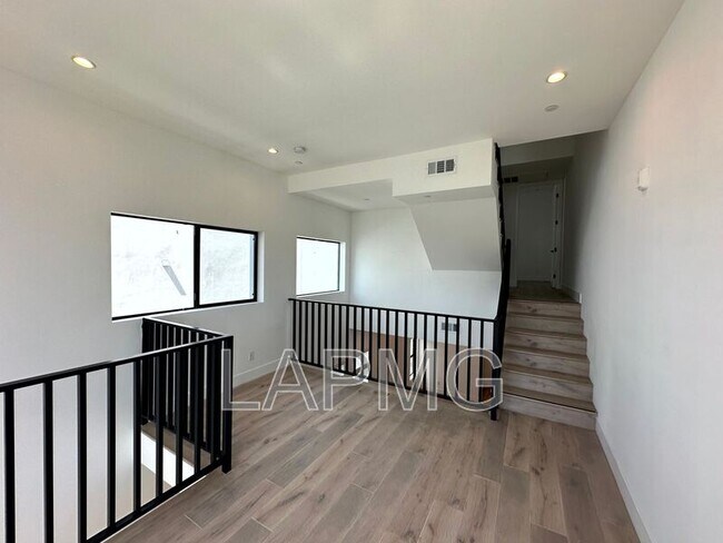 Building Photo - 3414 London St