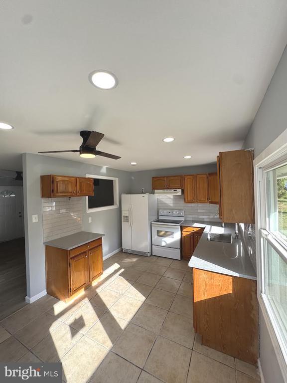 Building Photo - 74 Plumtree Ln
