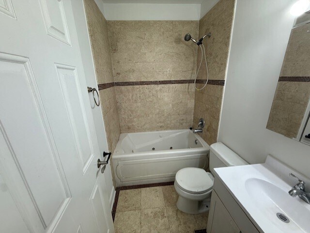 Building Photo - 2323 N Oak Park Ave