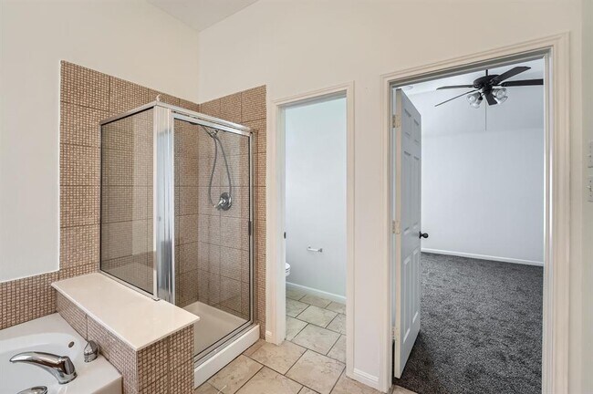 Building Photo - 1402 Weatherford Dr