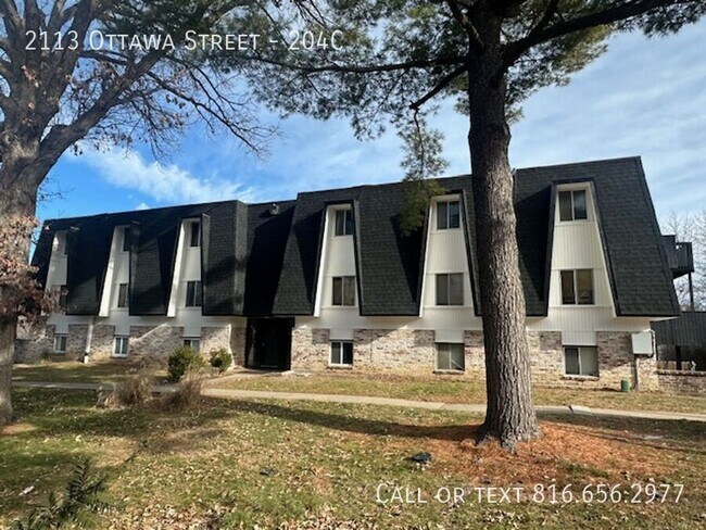 Building Photo - 2113 Ottawa St