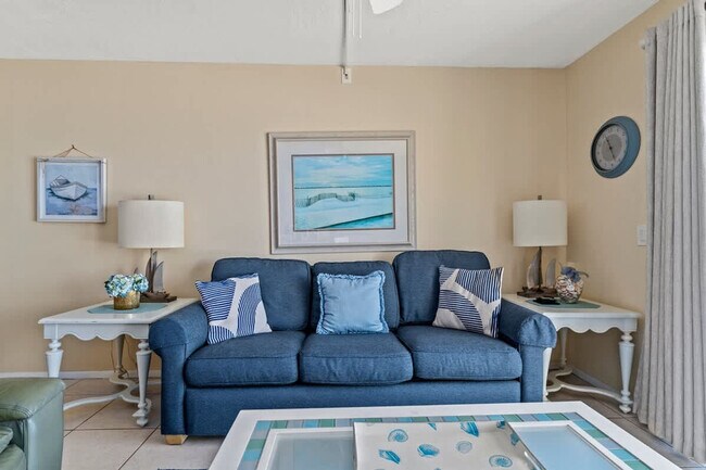 Building Photo - 8743 Thomas Dr