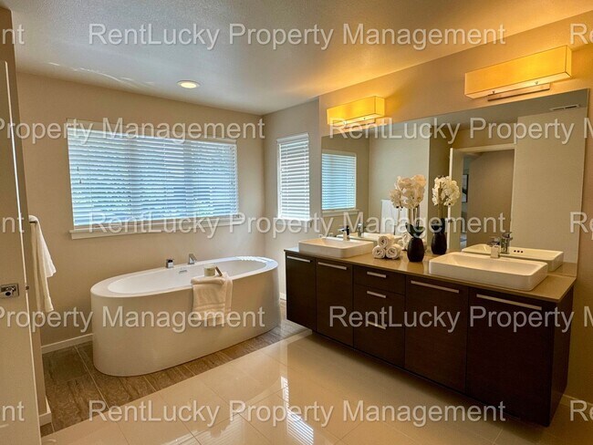 Building Photo - Stunning MainVue Home at Vista Pointe