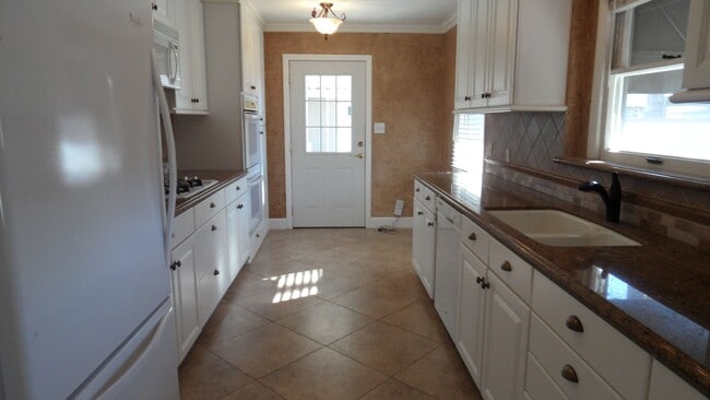 Building Photo - Old Towne Orange, Hardwood floors, Single Story House 3BR 2BA  2 car garage