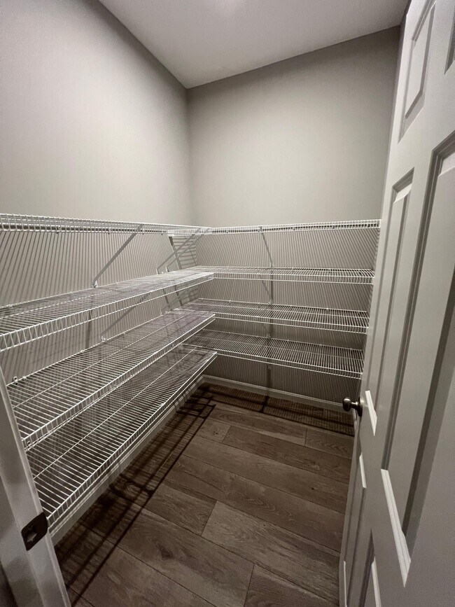 Building Photo - 6976 Briarcliff Ct