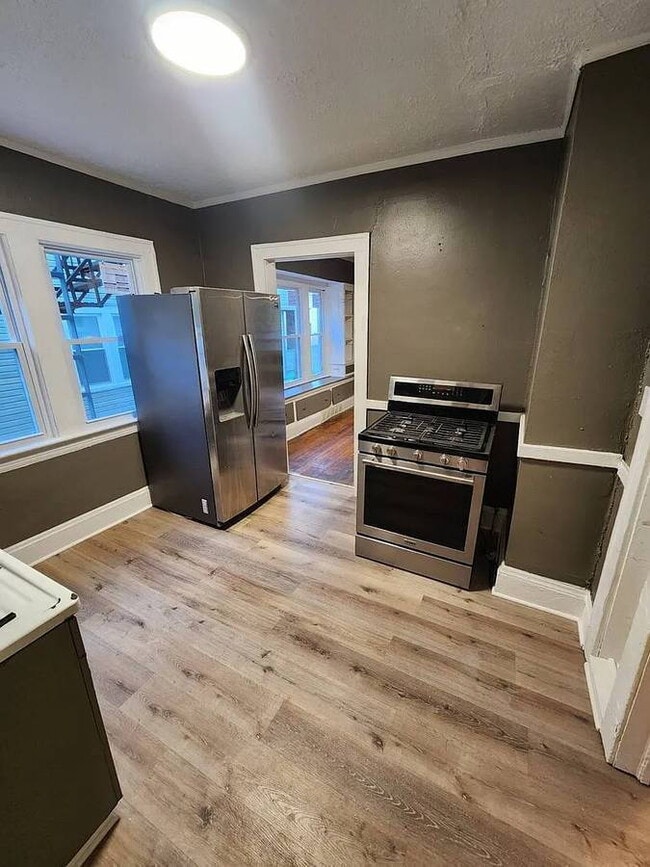 Building Photo - 3658 E 143rd St