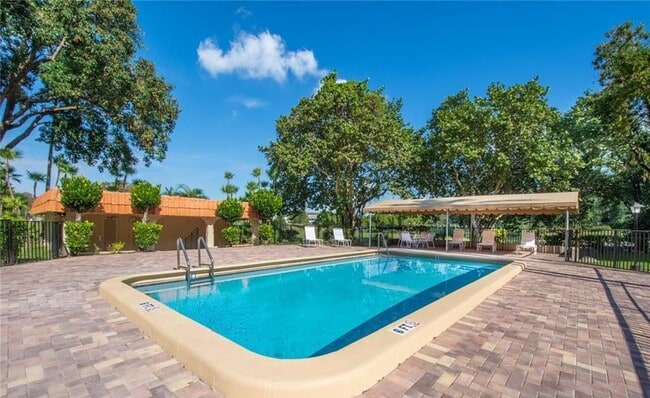 Building Photo - 5961 N Falls Cir Dr