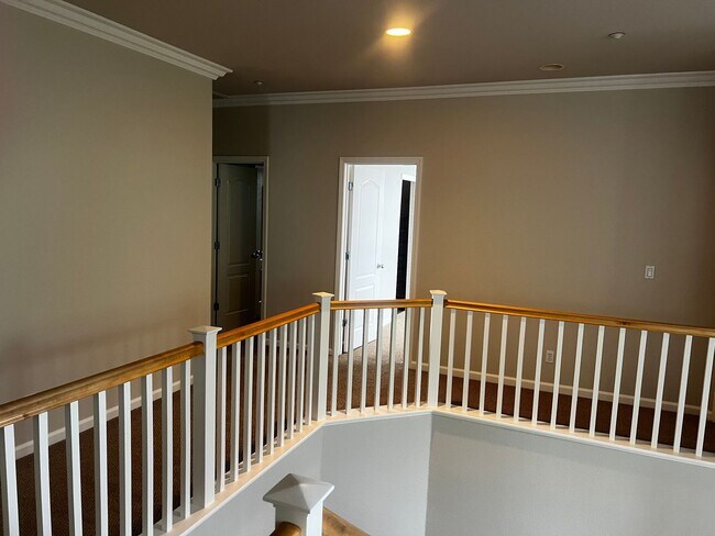 Building Photo - Large, Beautiful Shadow Lakes Home in Court Location