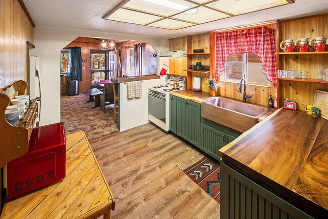 Building Photo - Charming 2 Bedroom Home in Erwin Lake