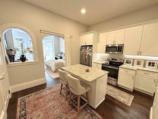 Building Photo - 112 Pinckney St