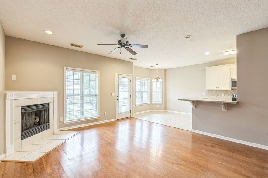 Building Photo - 2209 44th Ave