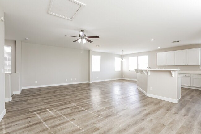 Building Photo - 6578 Holly River St