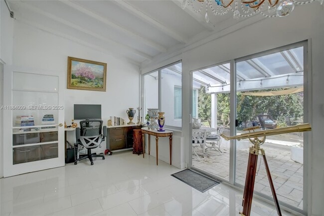 Building Photo - 2601 NE 11th Ct