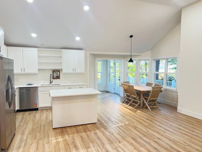 Building Photo - Pet Friendly, Remodeled Home in North Myrt...