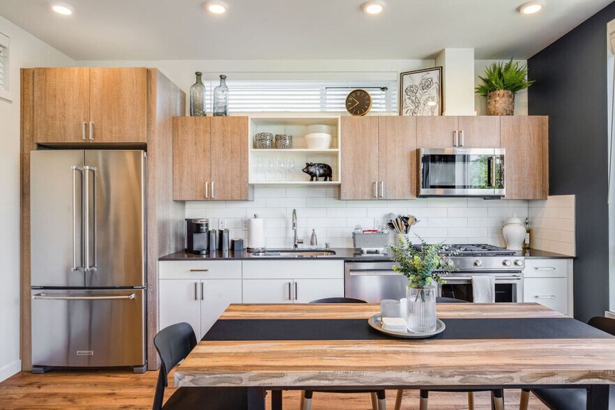 Building Photo - 2203 22nd Ave S