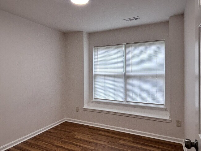 Building Photo - 8024 River Gold Ln