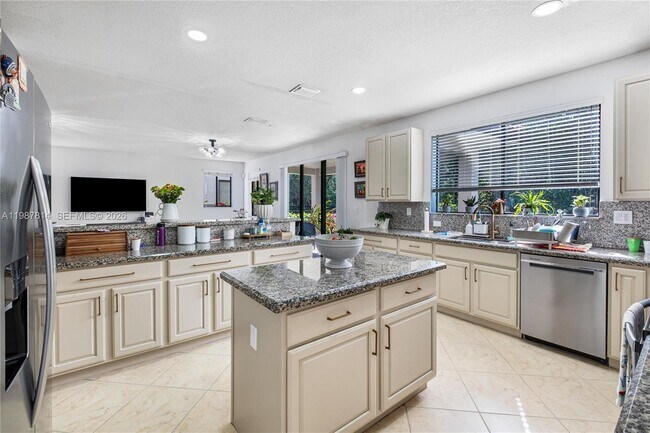 Building Photo - 7726 SW 193rd Ln