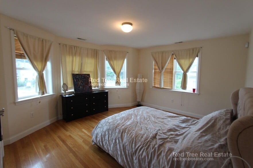 Building Photo - 117 Union St