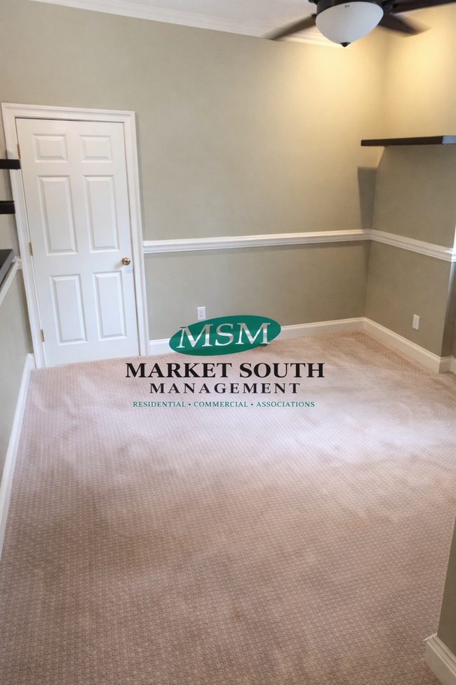 Building Photo - SOUTHBRIDGE BEAUTY- AVAILABLE NOW!