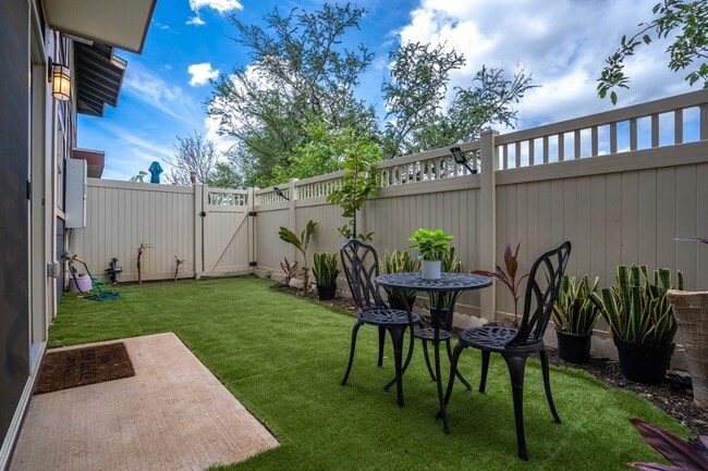 Building Photo - Furnished Townhome with Garage, 3 bedroom/2.5 Bathroom at Kamalani Flats