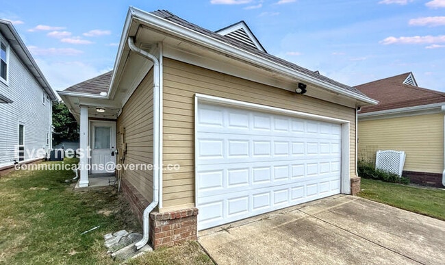 Building Photo - 1079 River Isle Dr