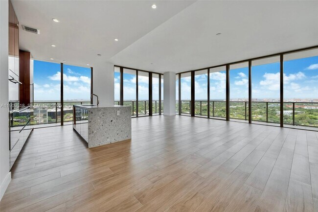 Building Photo - 2678 Tigertail Ave