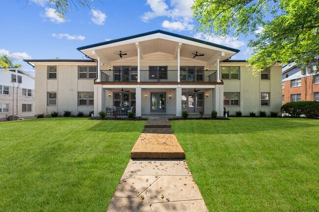 Building Photo - 621 Broadmoor Dr