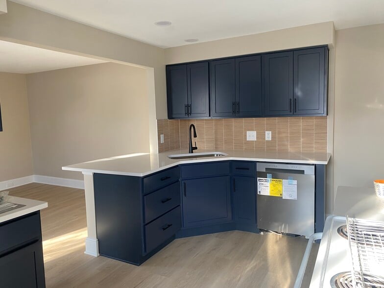 Kitchen - 1975 Coltman Rd