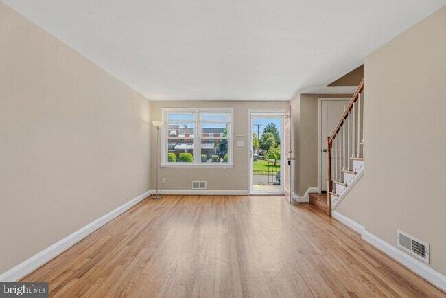 Building Photo - 586 Lucia Ave