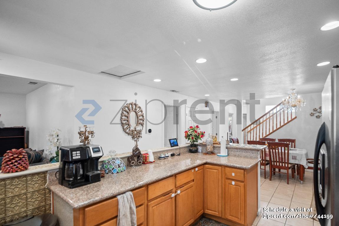 Building Photo - 819 Coral Dr