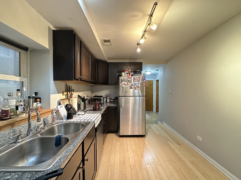 Building Photo - 1636 W Ohio St