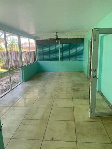 Covered screened porch - 8985 SW 149th Ter