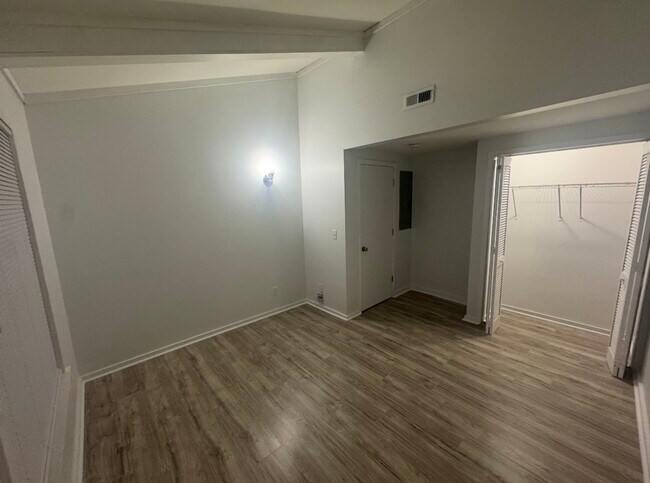 Building Photo - 229 St Luke Ct