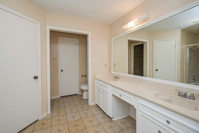Building Photo - 7918 Chancel Dr