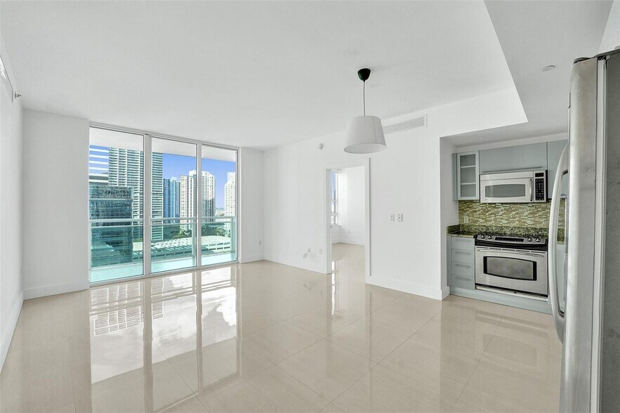Building Photo - 950 Brickell Bay Dr
