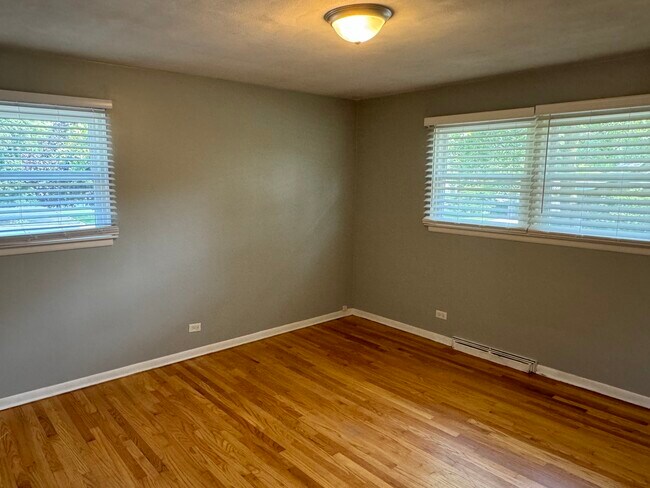 Building Photo - 109 Sandalwood Dr