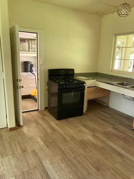 Building Photo - 600 Hoaka Rd