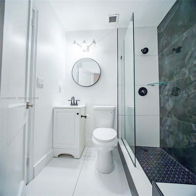 Building Photo - 1500 NW 3rd Ave