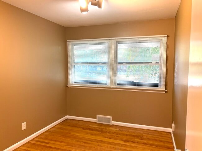 Building Photo - 27160 Spring Arbor Dr