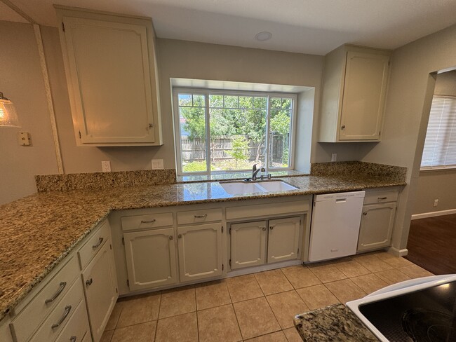 Building Photo - 4825 Rockland Way