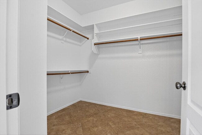 Building Photo - 18711 E Raven Dr