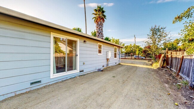 Building Photo - 1720 Ditty Ave