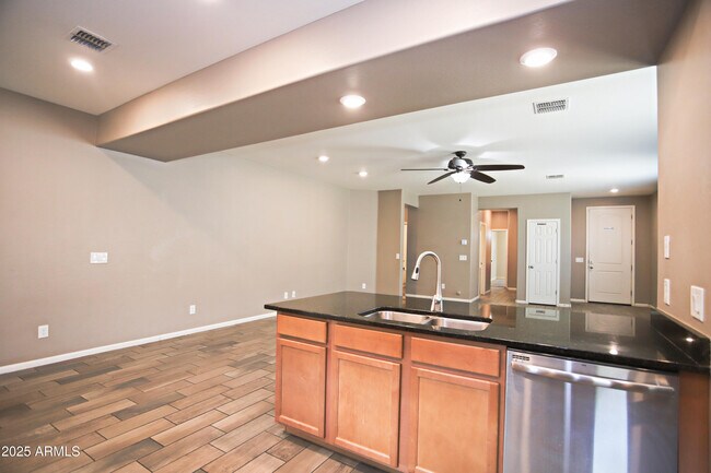 Building Photo - 1709 Grenadine Rd