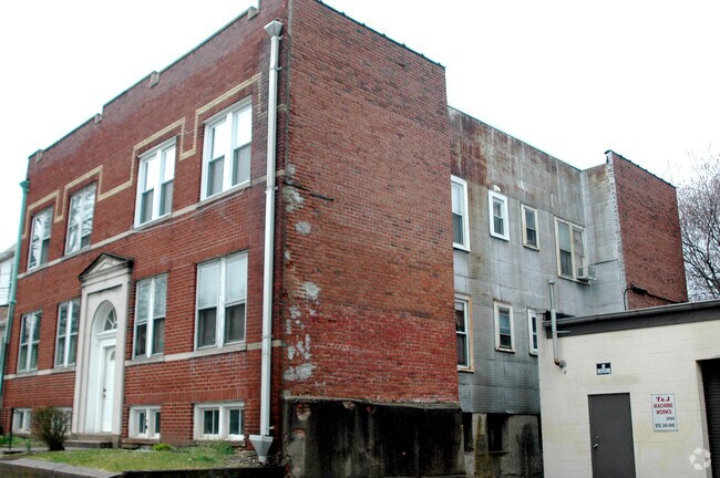 Building Photo - 12 Demott Ave