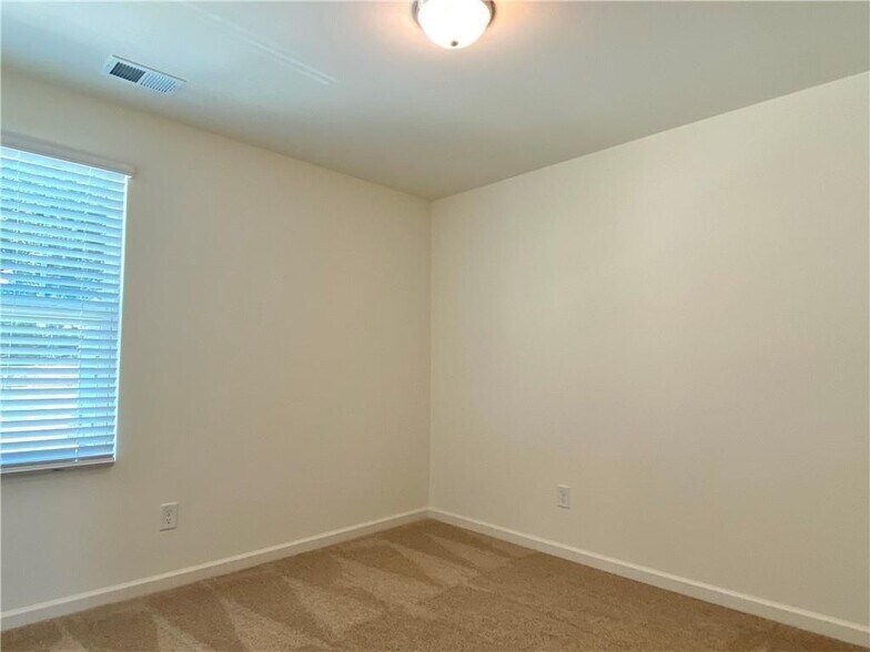 Building Photo - 239 Grand Central Wy