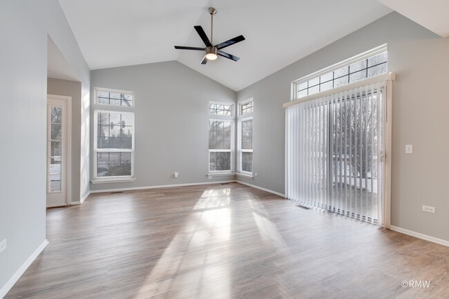 Building Photo - 460 Mayflower Ln