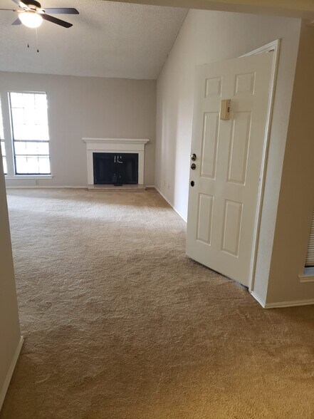 Primary Photo - 1202 Thorpe Ln