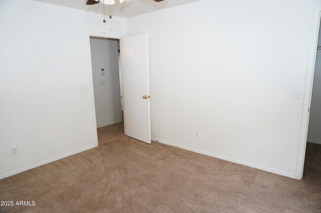 Building Photo - 983 E Denim Trail