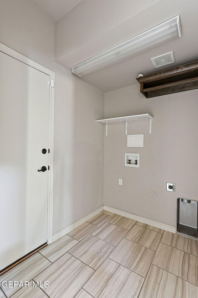 Building Photo - 14933 Jerry Armstrong Ct